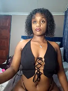 Snapshot of Queen-Chocolate chatting on 03.09.25 Queen-Chocolate online show from 03.09.25