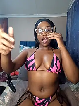 Snapshot of Queen-Chocolate chatting on 03.16.25 Queen-Chocolate online show from 03.16.25