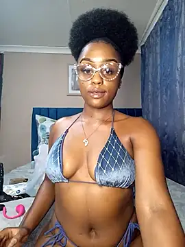 Snapshot of Queen-Chocolate chatting on 03.22.25 Queen-Chocolate online show from 03.22.25