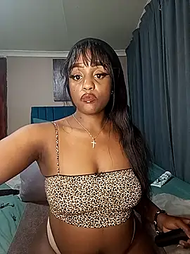 Snapshot of Queen-Chocolate chatting on 09.18.25 Queen-Chocolate online show from 09.18.25