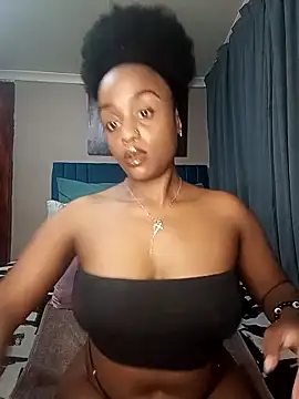 Snapshot of Queen-Chocolate chatting on 09.28.25 Queen-Chocolate online show from 09.28.25