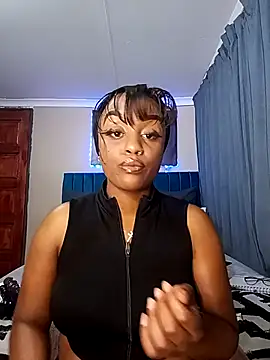 Snapshot of Queen-Chocolate chatting on 11.09.25 Queen-Chocolate online show from 11.09.25