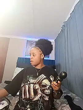 Snapshot of Queen-Chocolate chatting on 11.13.25 Queen-Chocolate online show from 11.13.25