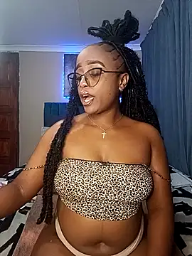 Snapshot of Queen-Chocolate chatting on 11.21.25 Queen-Chocolate online show from 11.21.25