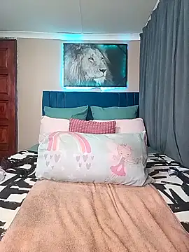 Queen-Chocolate online show from 03.21.26