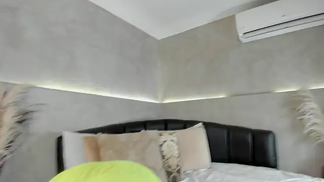 Snapshot of Nicol_Lopez_1 chatting on 10.27.25 Nicol Lopez 1 online show from 10.27.25