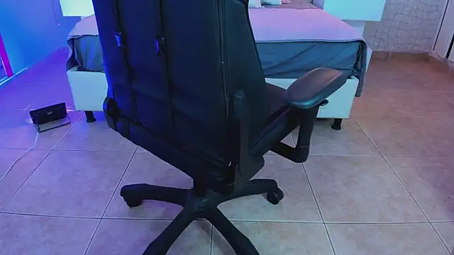 Snapshot of sara_parker069 chatting on 02.28.25 sara parker069 online show from 02.28.25