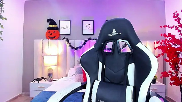 Snapshot of sara_parker069 chatting on 10.28.25 sara parker069 online show from 10.28.25