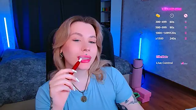 Snapshot of Blueberry-baby chatting on 12.01.24 Blueberry-baby online show from 12.01.24