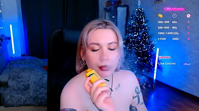 Snapshot of Blueberry-baby chatting on 01.04.25 Blueberry-baby online show from 01.04.25