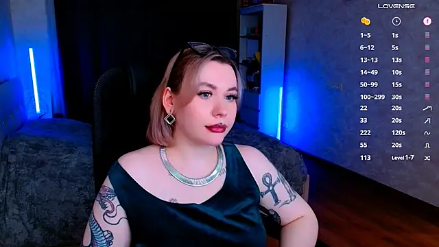 Snapshot of Blueberry-baby chatting on 02.02.25 Blueberry-baby online show from 02.02.25