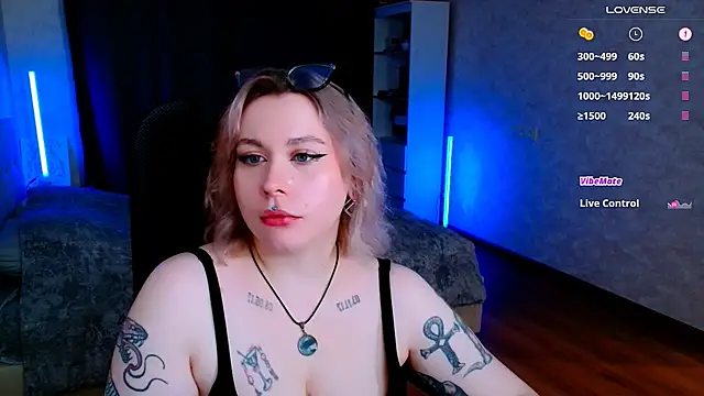 Snapshot of Blueberry-baby chatting on 02.24.25 Blueberry-baby online show from 02.24.25