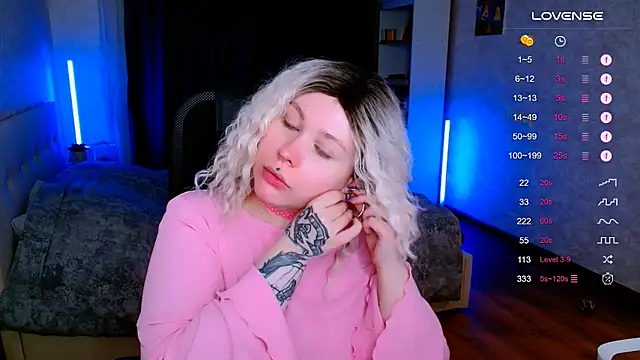 Snapshot of Blueberry-baby chatting on 12.03.25 Blueberry-baby online show from 12.03.25