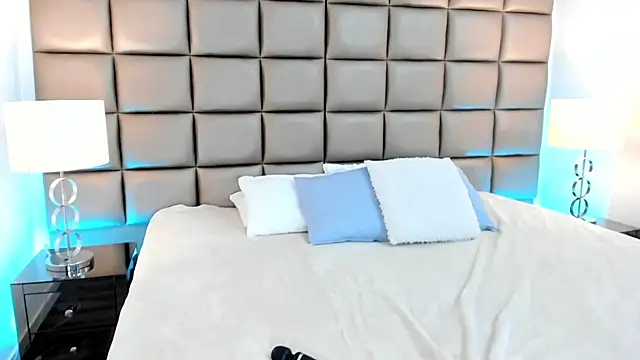 AnnyHizzle online show from 03.18.25