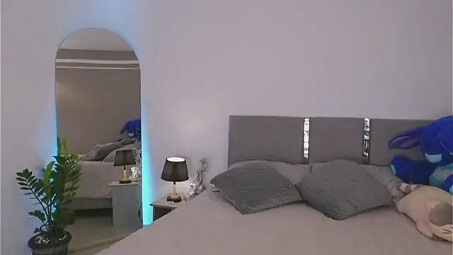 AnnyHizzle online show from 09.22.25