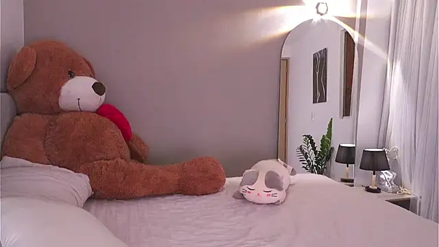 AnnyHizzle online show from 10.22.25