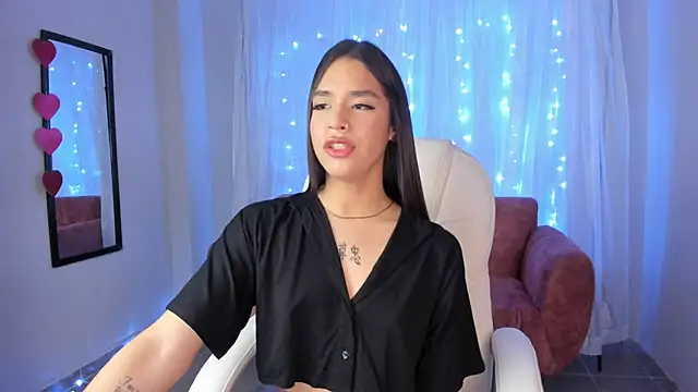 Snapshot of Alice23jones chatting on 02.25.25 Alice23jones online show from 02.25.25