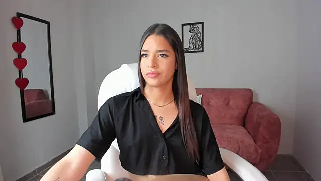 Snapshot of Alice23jones chatting on 03.08.25 Alice23jones online show from 03.08.25