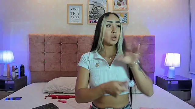 Snapshot of liaa_18 chatting on 03.19.25 liaa 18 online show from 03.19.25
