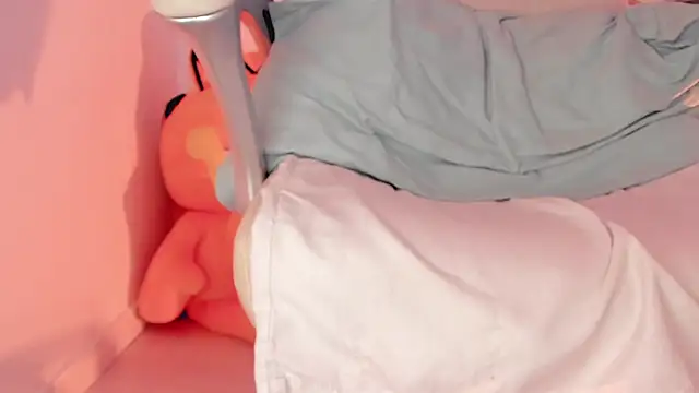 Snapshot of little-eli chatting on 02.09.25 little-eli online show from 02.09.25