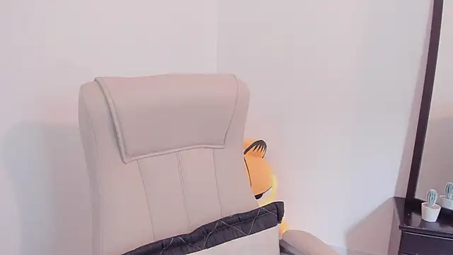 Snapshot of little-eli chatting on 02.10.25 little-eli online show from 02.10.25