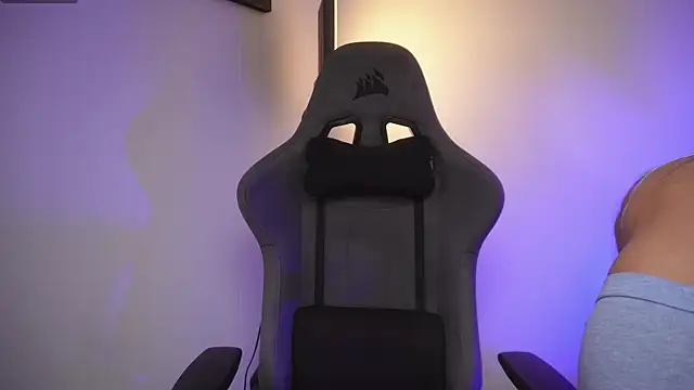 Snapshot of little-eli chatting on 10.25.25 little-eli online show from 10.25.25