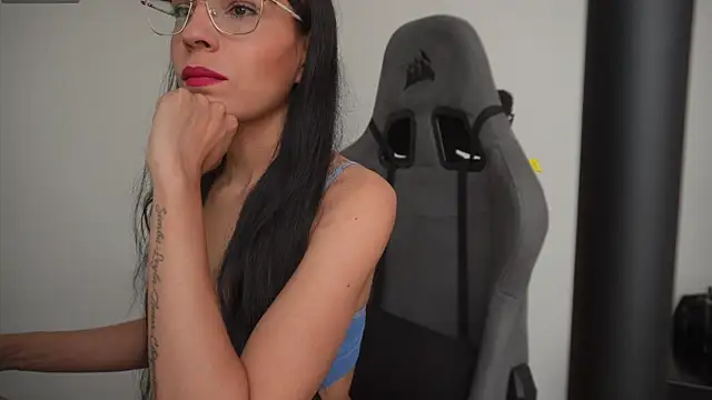 Snapshot of little-eli chatting on 12.04.25 little-eli online show from 12.04.25