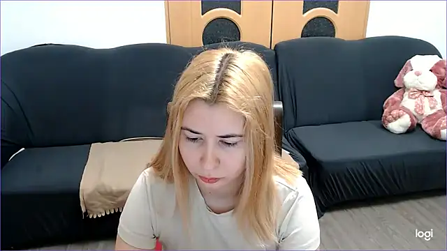 Snapshot of VioletaFlower7 chatting on 02.18.25 VioletaFlower7 online show from 02.18.25