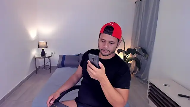 Snapshot of Nate_Ocean chatting on 12.18.25 Nate Ocean online show from 12.18.25