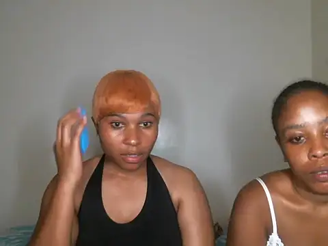 R-thequeen online show from 02.13.25