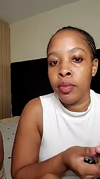 Snapshot of R-thequeen chatting on 06.17.26 R-thequeen online show from 06.17.26