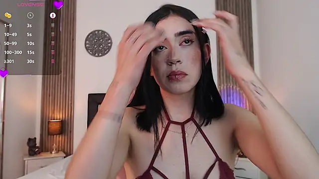 Julieta De Los Angeles online show from 12.23.24