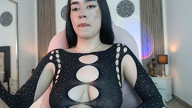 Julieta De Los Angeles online show from 12.31.24