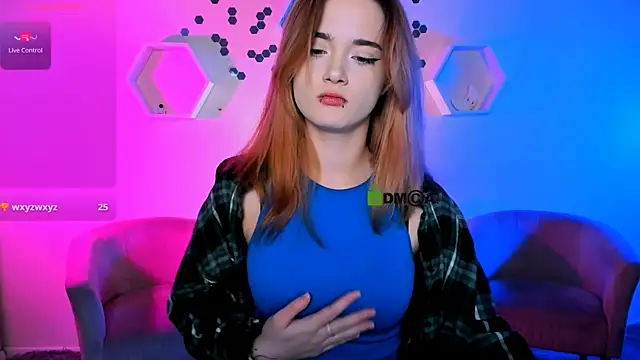 liana kisses online show from 11.21.25