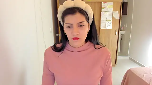 misstoya online show from 02.05.25