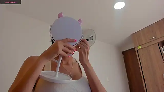 misstoya online show from 03.11.25