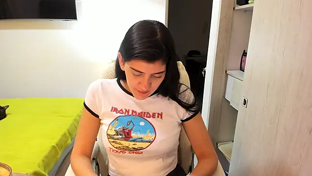 misstoya online show from 10.15.25