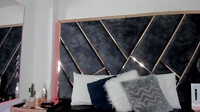 ChloeConnorr online show from 01.21.25