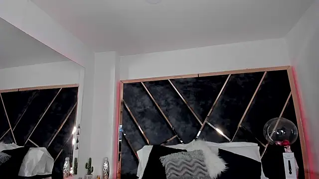 ChloeConnorr online show from 01.24.25