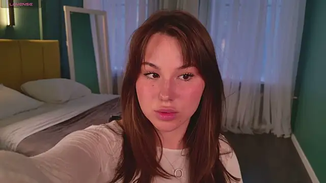 EmiliaDreams online show from 04.13.26