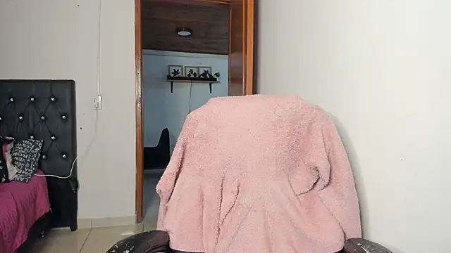 Snapshot of Imluna93 chatting on 02.05.25 Imluna93 online show from 02.05.25