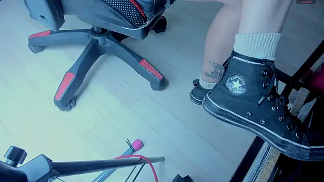 selene red  online show from 11.01.25