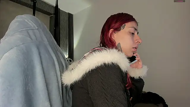 selene red  online show from 11.25.25