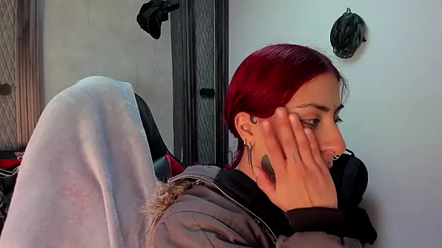 selene red  online show from 02.04.26