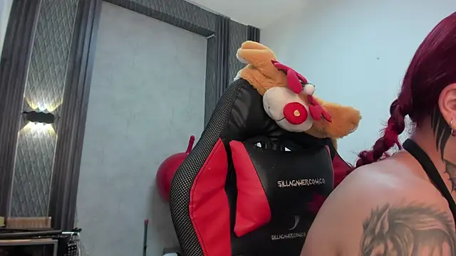 selene red  online show from 04.06.26