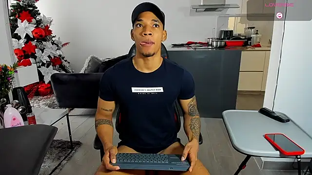 Snapshot of TROYWESLY- chatting on 12.29.24 TROYWESLY- online show from 12.29.24