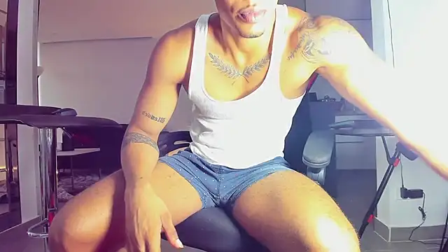 Snapshot of TROYWESLY- chatting on 02.01.25 TROYWESLY- online show from 02.01.25