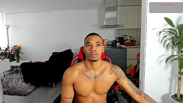 Snapshot of TROYWESLY- chatting on 10.16.25 TROYWESLY- online show from 10.16.25