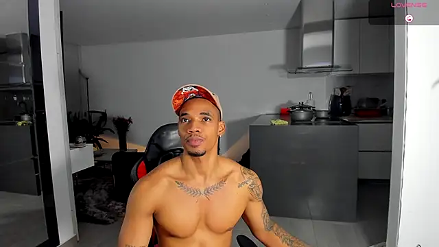 Snapshot of TROYWESLY- chatting on 10.24.25 TROYWESLY- online show from 10.24.25