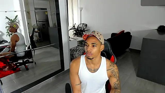 Snapshot of TROYWESLY- chatting on 10.30.25 TROYWESLY- online show from 10.30.25